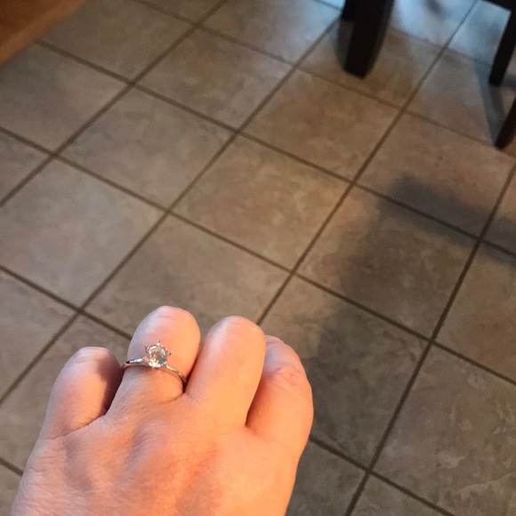 1 ct high quality cz ring - size 7, or size 7 1/5 - Picture 4 of 6